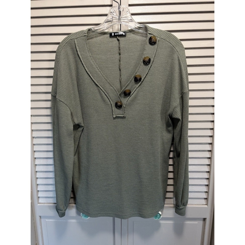 BTFBM Green Thermal Long Puff Sleeve Top Big Buttons Size Medium Crewβ Soft